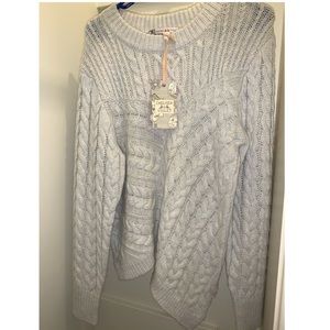 Super cute white sweater🤍🤍